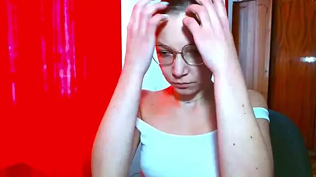 Freechat EmillyPlay on StripChat