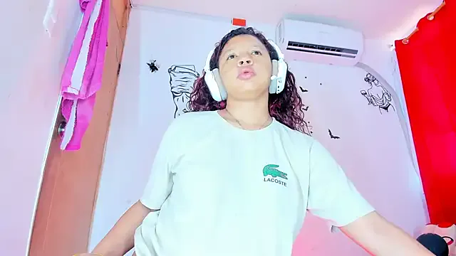 Freechat Emily_Coper18 on StripChat