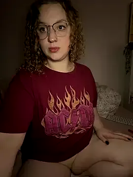 Offline EmmieRae on StripChat