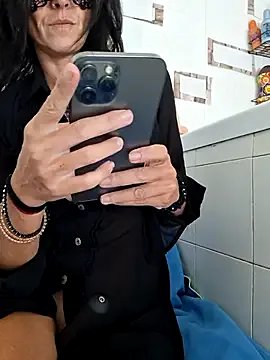 Freechat EmySkinny85 on StripChat