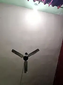 Offline Eshwari_Chopra on StripChat