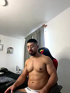 Ezzio_Scolaro on StripChat