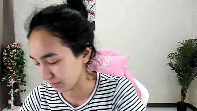 Freechat FlirtyAura on StripChat