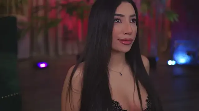 Freechat GinaValentinna on StripChat