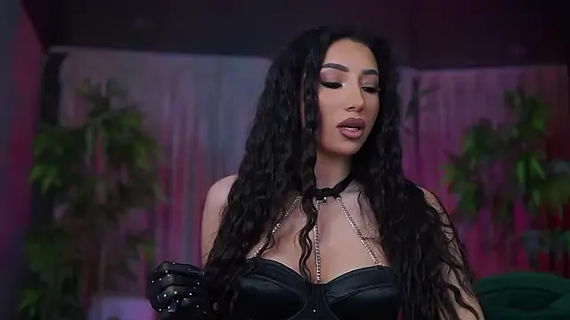 Freechat GinaValentinna on StripChat