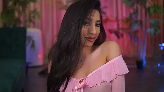 Freechat GinaValentinna on StripChat