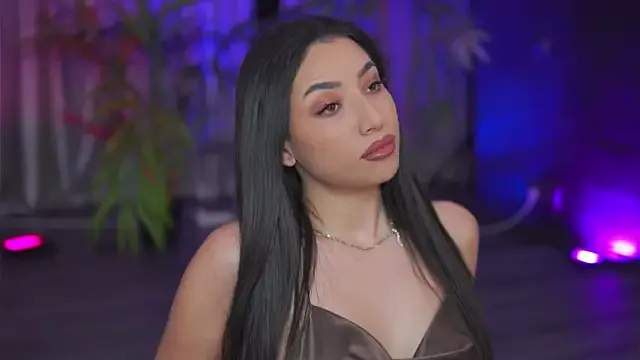 Freechat GinaValentinna on StripChat