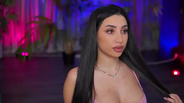 Freechat GinaValentinna on StripChat