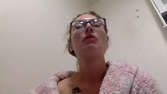 Offline harleyblair on StripChat