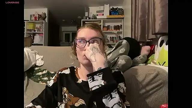 Offline harleyblair on StripChat