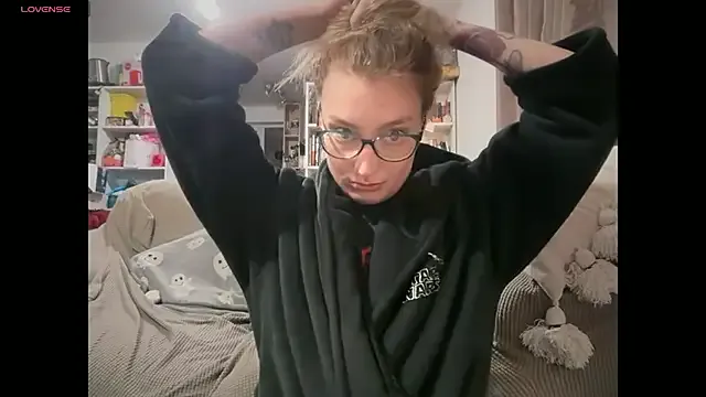 Offline harleyblair on StripChat