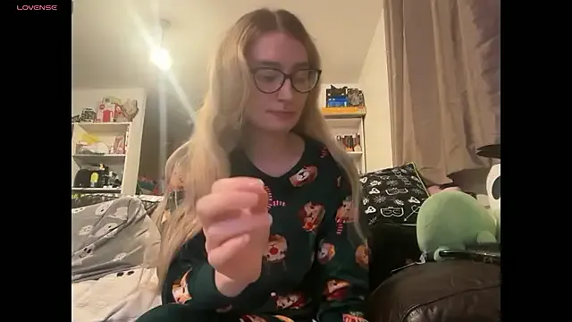 Offline harleyblair on StripChat