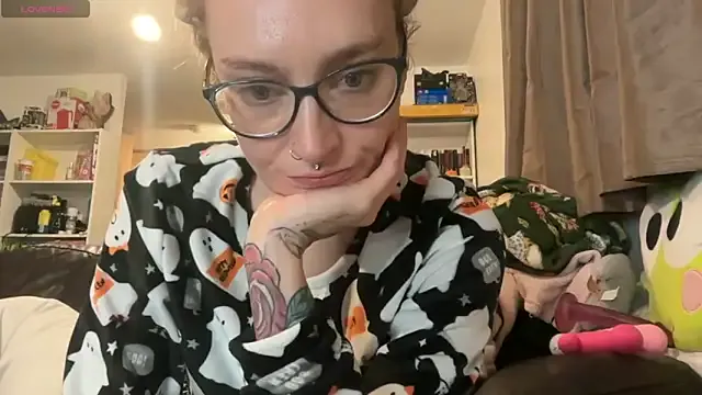 Offline harleyblair on StripChat
