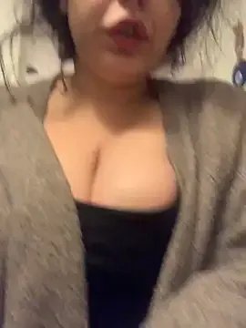 Freechat holyeroticss on StripChat