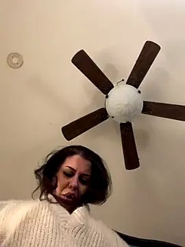 Freechat holyeroticss on StripChat