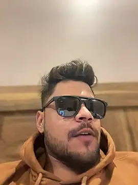 Offline Hornybeardguy on StripChat