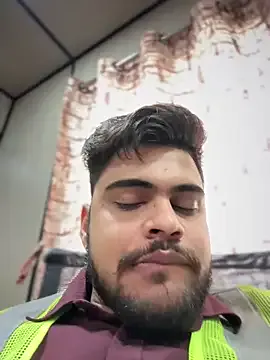 Offline Hornybeardguy on StripChat