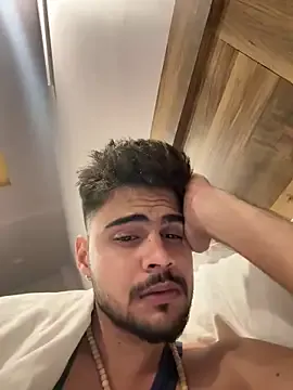 Offline Hornybeardguy on StripChat