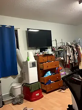 Offline Hotslut187 on StripChat