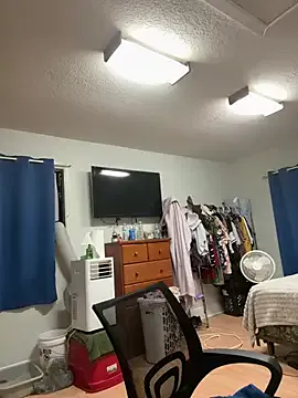 Offline Hotslut187 on StripChat