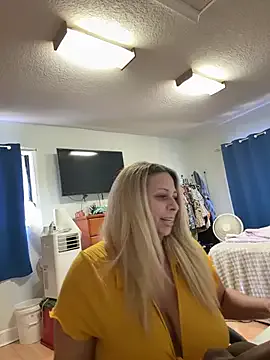 Offline Hotslut187 on StripChat