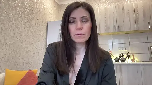 Freechat HotyWinter on StripChat