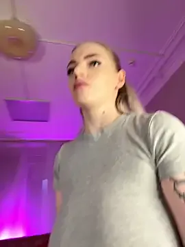 Freechat HugeBoobsAlice on StripChat