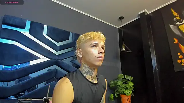 Offline Ian_Castillo_ on StripChat