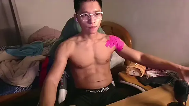 Offline iron0401 on StripChat