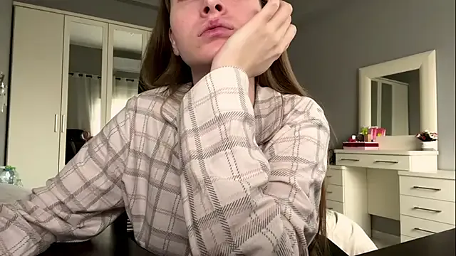 Offline Iuckystar19 on StripChat