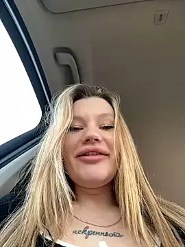 Offline justmilaa on StripChat