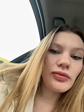 Offline justmilaa on StripChat