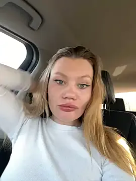 Offline justmilaa on StripChat