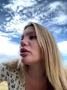 Offline justmilaa on StripChat