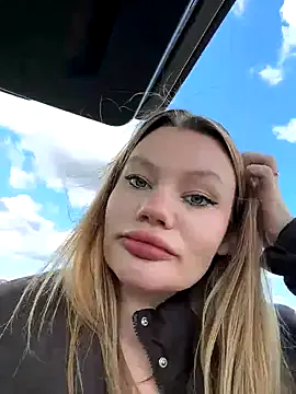 Offline justmilaa on StripChat