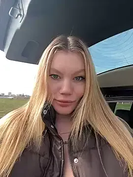 Offline justmilaa on StripChat