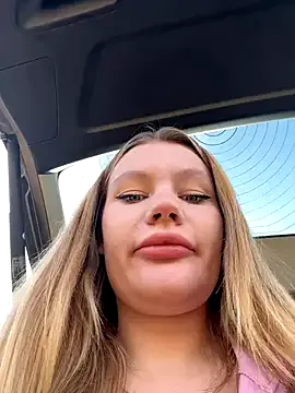 Offline justmilaa on StripChat