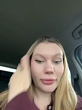 Offline justmilaa on StripChat