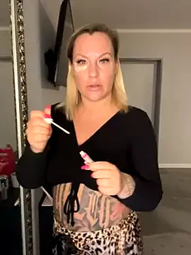 Freechat Kira_Knight20 on StripChat