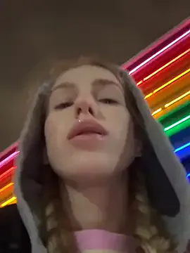 Offline kira_mia on StripChat