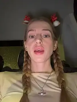 Offline kira_mia on StripChat