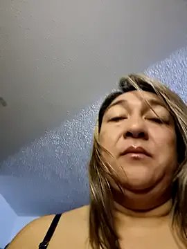 Freechat kitty_84 on StripChat