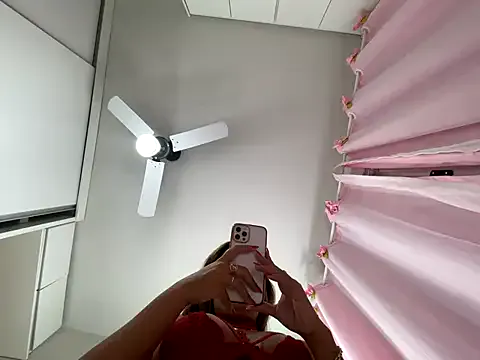 Group lariic on StripChat