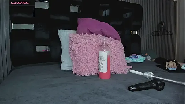 Offline levana1 on StripChat