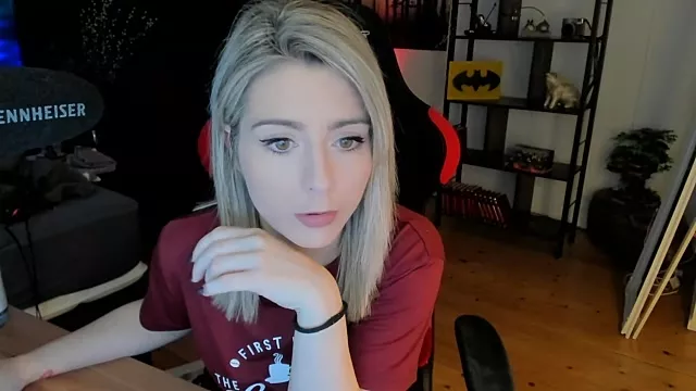 Offline Lisaonthemoon on StripChat