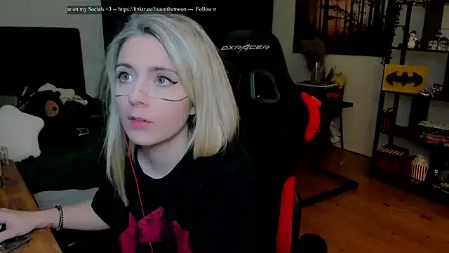 Offline Lisaonthemoon on StripChat