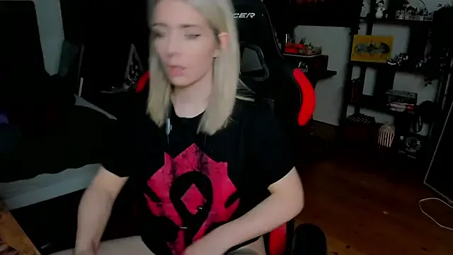 Offline Lisaonthemoon on StripChat