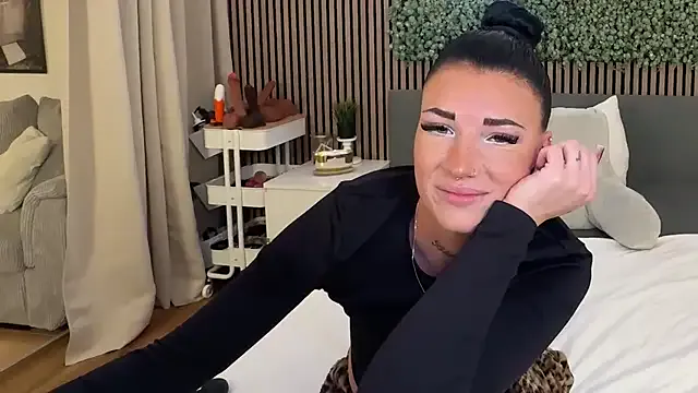 Offline LizaRoxx on StripChat