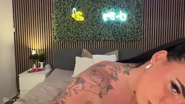 Offline LizaRoxx on StripChat