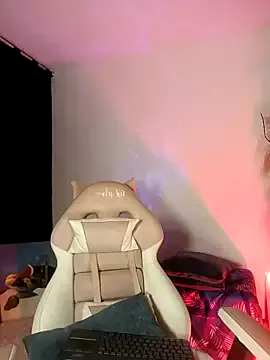 Offline lovely_kitt on StripChat